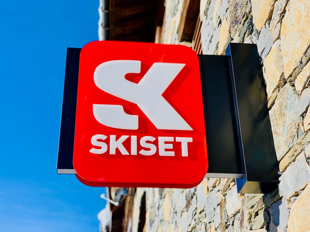 Skiset sign in La Rosière, France